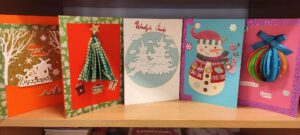 trzy ręcznie wykonane kartki świąteczne
